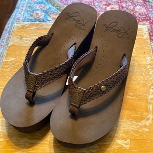 Roxy tidal wave flip flops